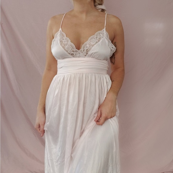 Vintage pale pink nightgown - Picture 1 of 5